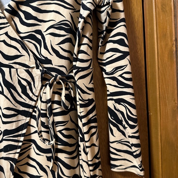 Long sleeve dress ** tags attached** - Picture 7 of 8